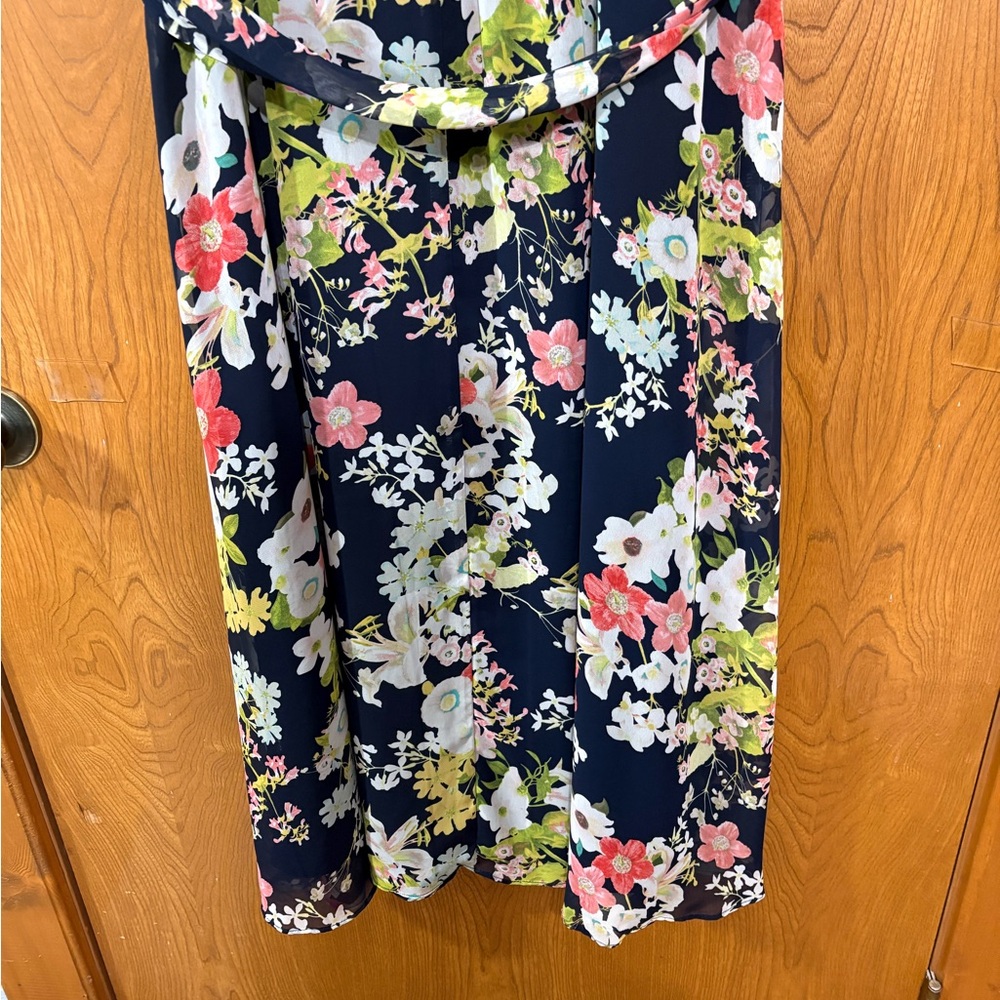 Covington Feminine Floral Maxi Dress - Picture 9 of 10